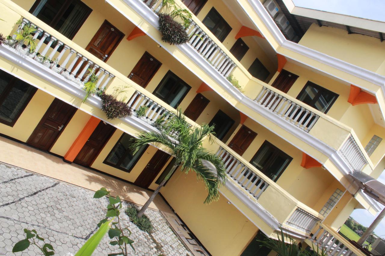 Mega Bintang Sweet Hotel 2 Cepu Esterno foto