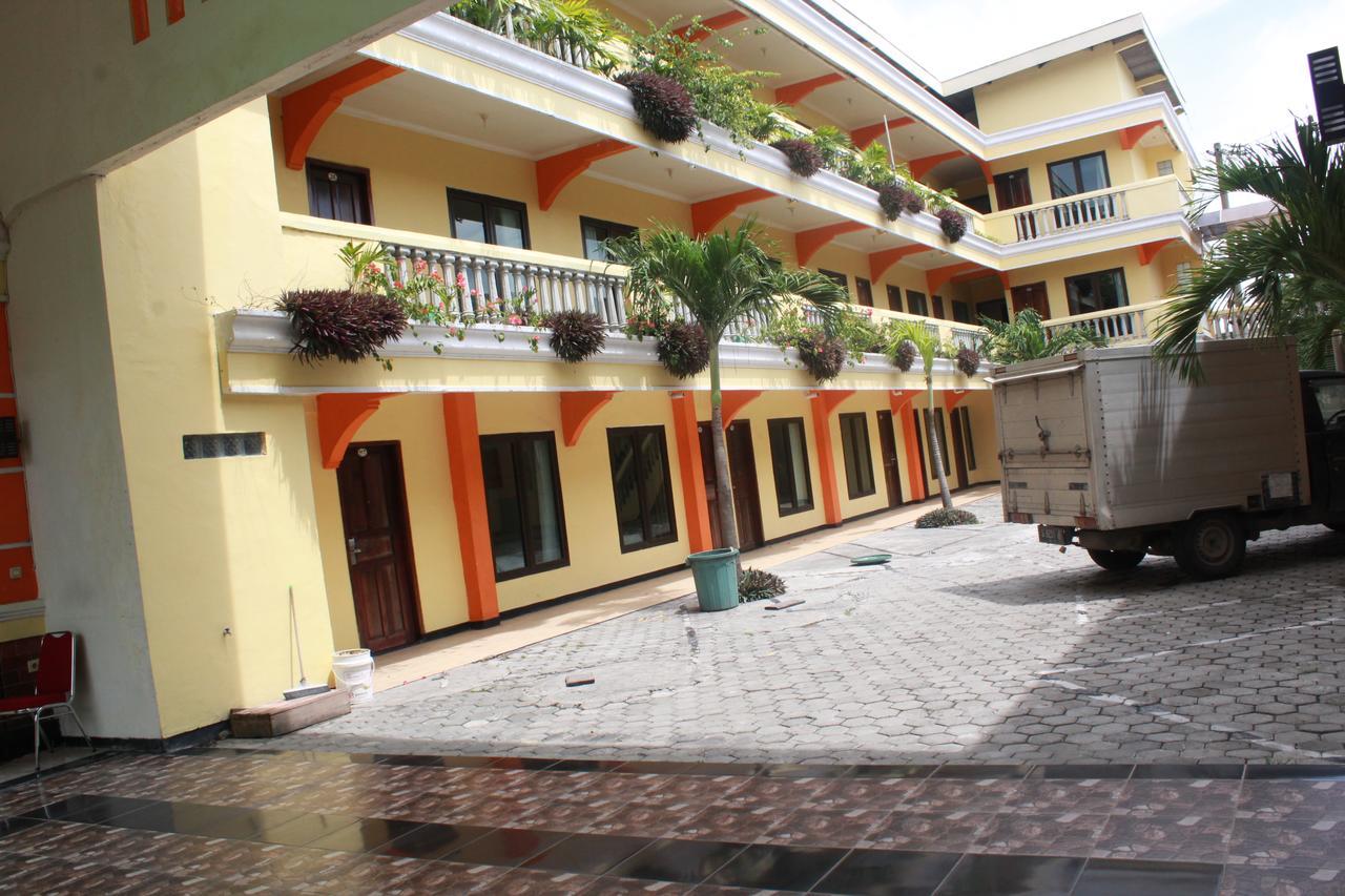 Mega Bintang Sweet Hotel 2 Cepu Esterno foto