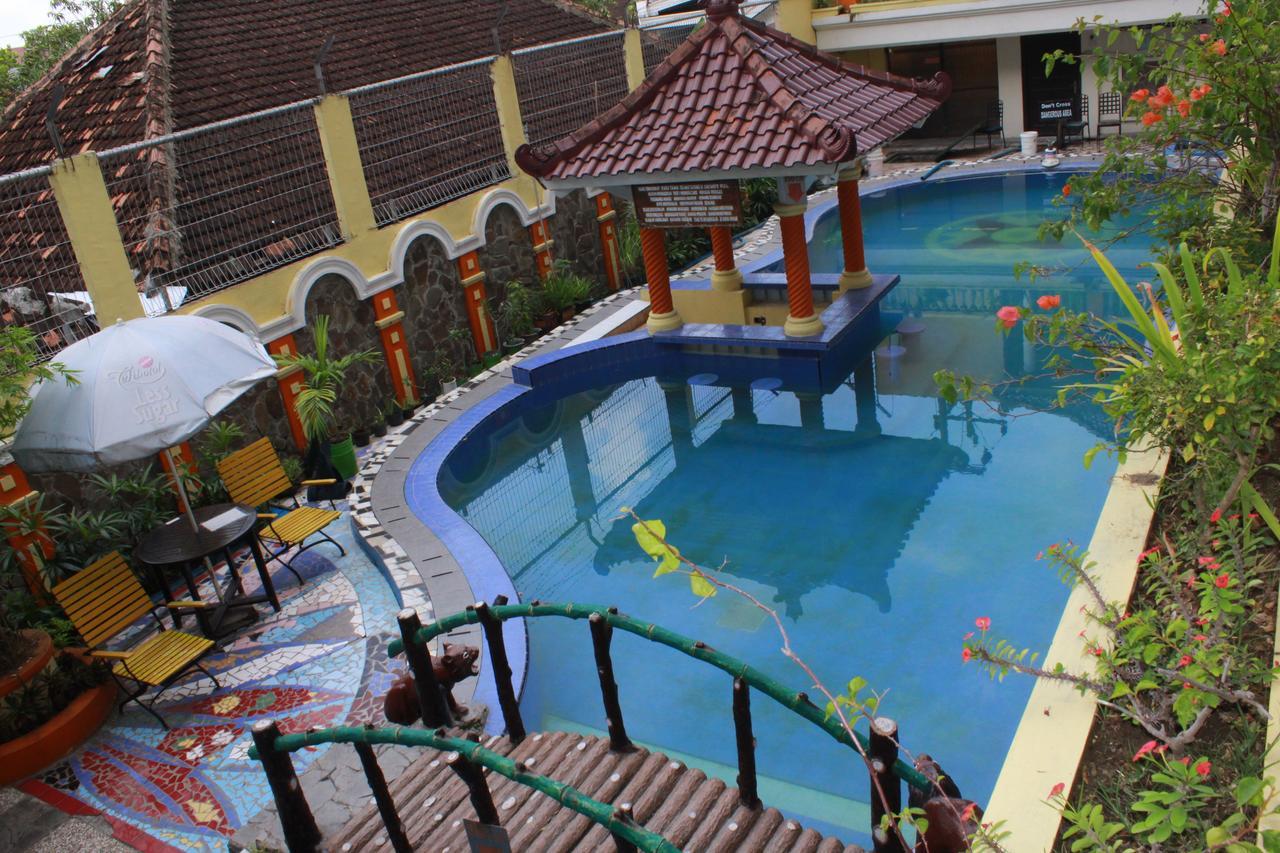 Mega Bintang Sweet Hotel 2 Cepu Esterno foto